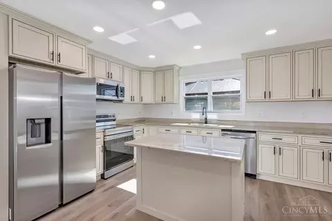 Kitchen - 2161 Crest Rd, Forest Park, OH 45240 photo 2 of 5