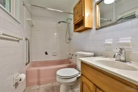 Bath - 9095 Heather Dr, Centerville, OH 45458 photo 1 of 2