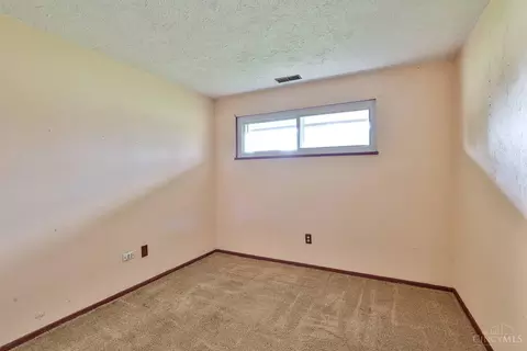 Bedroom - 9095 Heather Dr, Centerville, OH 45458 photo 5 of 6