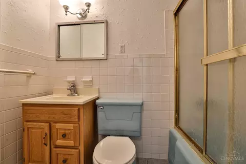 Bath - 9095 Heather Dr, Centerville, OH 45458 photo 2 of 2