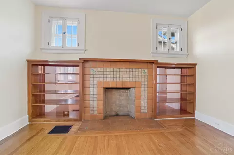 Living - 3017 Hull Ave, Cincinnati, OH 45211 photo 3 of 4