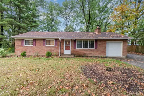 1214 Sycamore Ln, Amelia, OH 45102
