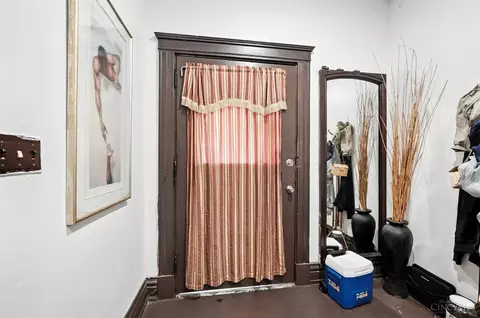 Entry Way - 844 Windham Ave, Cincinnati, OH 45229 photo 4 of 4