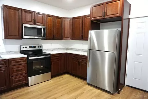 Kitchen - 844 Windham Ave, Cincinnati, OH 45229 photo 7 of 8