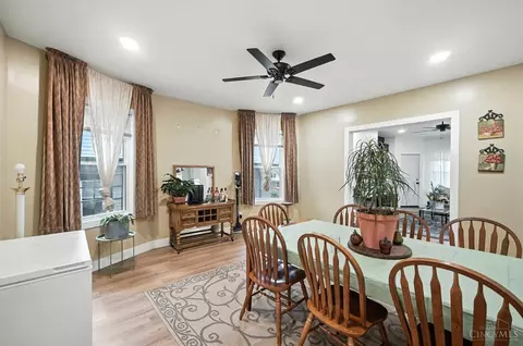 Dining - 844 Windham Ave, Cincinnati, OH 45229 photo 3 of 5