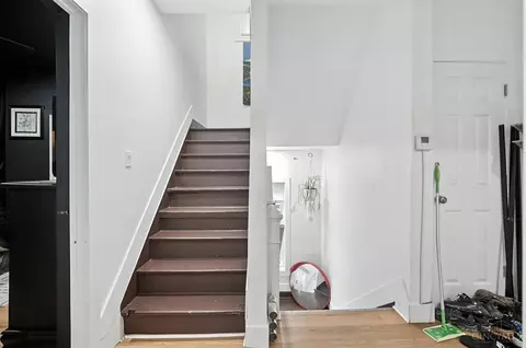 Entry Way - 844 Windham Ave, Cincinnati, OH 45229 photo 3 of 4