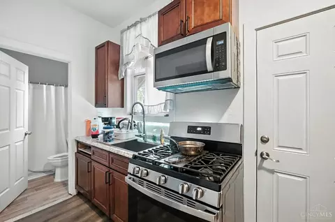 Kitchen - 844 Windham Ave, Cincinnati, OH 45229 photo 2 of 8