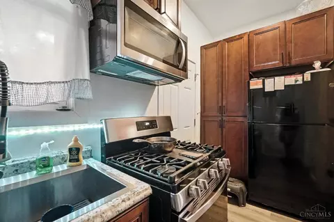 Kitchen - 844 Windham Ave, Cincinnati, OH 45229 photo 8 of 8