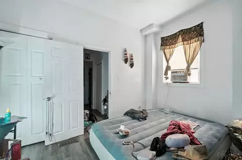 Bedroom - 844 Windham Ave, Cincinnati, OH 45229 photo 4 of 11