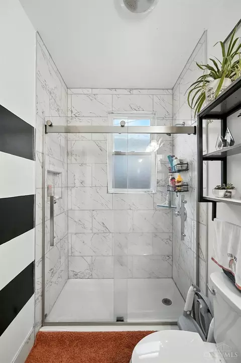 Bath - 844 Windham Ave, Cincinnati, OH 45229 photo 4 of 5