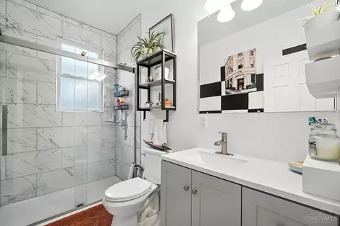 Bath - 844 Windham Ave, Cincinnati, OH 45229 photo 1 of 5