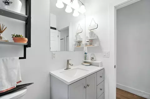 Bath - 844 Windham Ave, Cincinnati, OH 45229 photo 3 of 5