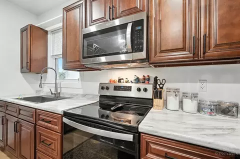 Kitchen - 844 Windham Ave, Cincinnati, OH 45229 photo 5 of 8