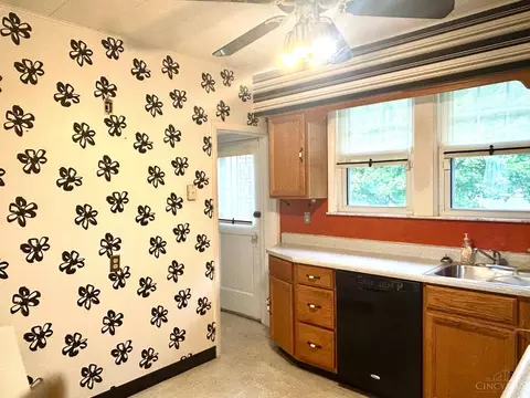 3935 Warwick Ave, Cincinnati, OH 45229 photo 14