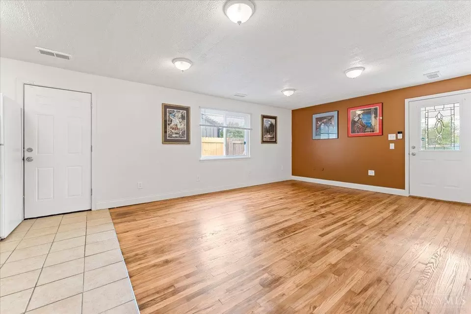 Living - 714 Harrison St, Felicity, OH 45120 photo 3 of 4