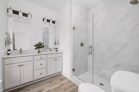 Bath - 1611 Everly Pl, Cincinnati, OH 45206 photo 1 of 2