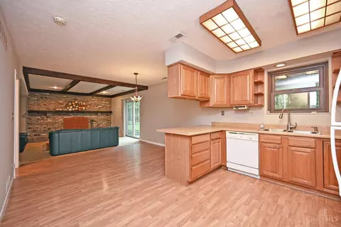 702 Levitt Pl, Cincinnati, OH 45245 photo 7