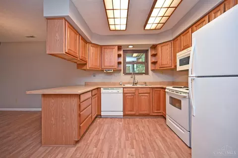 702 Levitt Pl, Cincinnati, OH 45245 photo 8