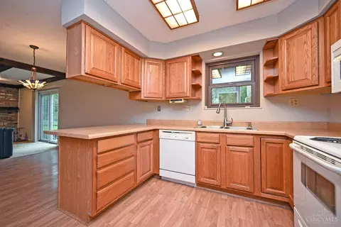 702 Levitt Pl, Cincinnati, OH 45245 photo 10