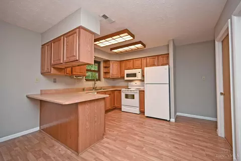 702 Levitt Pl, Cincinnati, OH 45245 photo 9