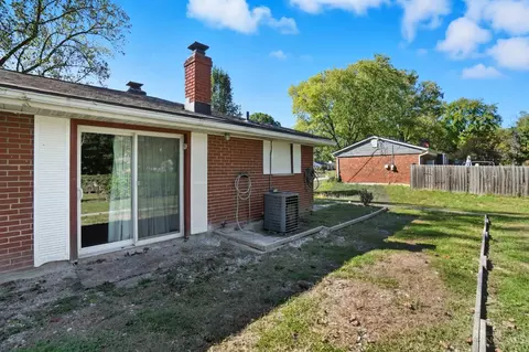 Exterior - 580 Lang Rd, Cincinnati, OH 45244 photo 7 of 12