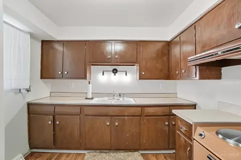 Kitchen - 580 Lang Rd, Cincinnati, OH 45244 photo 2 of 3