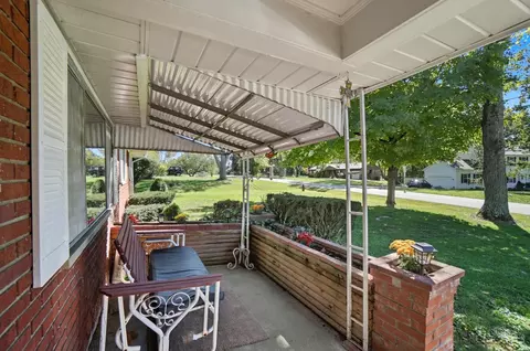 Exterior - 580 Lang Rd, Cincinnati, OH 45244 photo 3 of 12