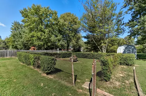 Exterior - 580 Lang Rd, Cincinnati, OH 45244 photo 8 of 12