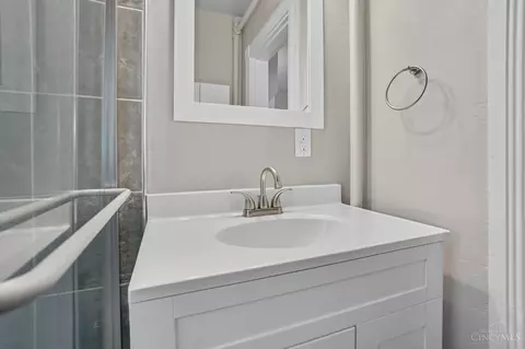 Bath - 210 Vine St, Reading, OH 45215 photo 2 of 8