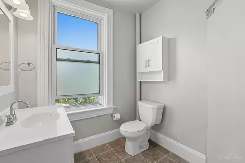 Bath - 210 Vine St, Reading, OH 45215 photo 5 of 8