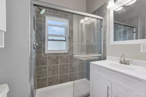 Bath - 210 Vine St, Reading, OH 45215 photo 1 of 8