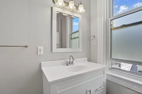 Bath - 210 Vine St, Reading, OH 45215 photo 6 of 8