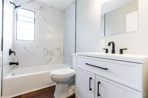 Bath - 1219 Franklin Ave, Cincinnati, OH 45237 photo 2 of 2
