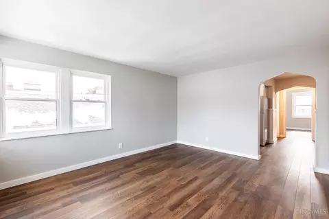 Living - 1219 Franklin Ave, Cincinnati, OH 45237 photo 2 of 3