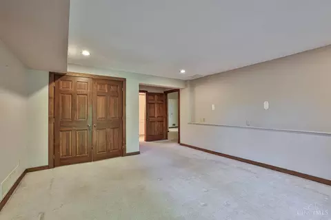 Bedroom - 445 Bishopsbridge Dr, Cincinnati, OH 45255 photo 2 of 2