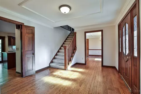 Entry Way - 445 Bishopsbridge Dr, Cincinnati, OH 45255 photo 2 of 2