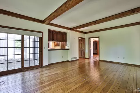 Living - 445 Bishopsbridge Dr, Cincinnati, OH 45255 photo 4 of 6