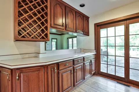 Kitchen - 445 Bishopsbridge Dr, Cincinnati, OH 45255 photo 5 of 5
