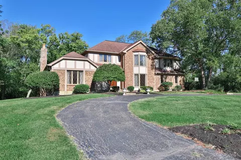 Exterior - 445 Bishopsbridge Dr, Cincinnati, OH 45255 photo 2 of 11