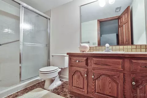 Bath - 445 Bishopsbridge Dr, Cincinnati, OH 45255 photo 7 of 7