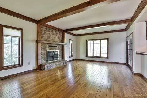 Living - 445 Bishopsbridge Dr, Cincinnati, OH 45255 photo 3 of 6
