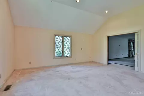 Living - 445 Bishopsbridge Dr, Cincinnati, OH 45255 photo 6 of 6