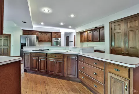 Kitchen - 445 Bishopsbridge Dr, Cincinnati, OH 45255 photo 2 of 5