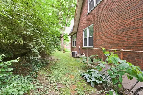 Exterior - 27 Phillips Ave, Saint Bernard, OH 45217 photo 3 of 12