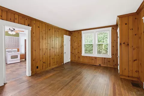 Living - 27 Phillips Ave, Saint Bernard, OH 45217 photo 3 of 5