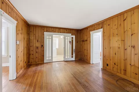 Living - 27 Phillips Ave, Saint Bernard, OH 45217 photo 4 of 5