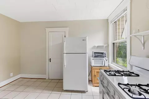 Kitchen - 27 Phillips Ave, Saint Bernard, OH 45217 photo 4 of 9