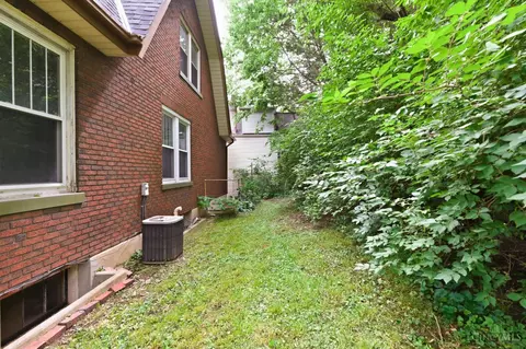 Exterior - 27 Phillips Ave, Saint Bernard, OH 45217 photo 4 of 12