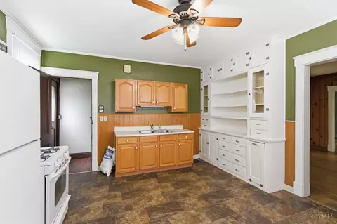 Kitchen - 27 Phillips Ave, Saint Bernard, OH 45217 photo 9 of 9