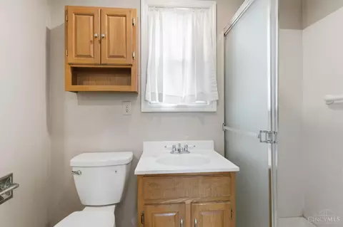Bath - 27 Phillips Ave, Saint Bernard, OH 45217 photo 3 of 4